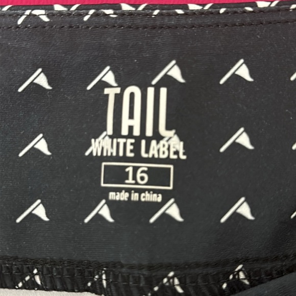 Tail White Label In For The Win Pull On Bermuda Gild Short UPF 50 Size … - Picture 9 of 10